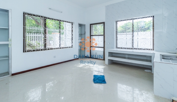 5 Bedrooms House for Rent in Siem Reap-Svay Dangkum