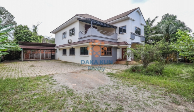 5 Bedrooms House for Rent in Siem Reap near Riverside