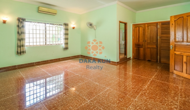 5 Bedrooms House for Rent in Siem Reap near Riverside