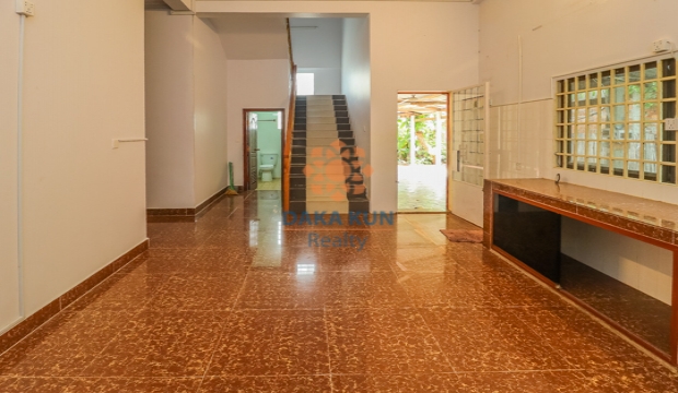 5 Bedrooms House for Rent in Siem Reap near Riverside