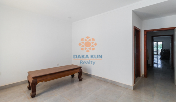 4 Bedrooms Flathouse for Rent in Krong Siem Reap-Svay Dangkum