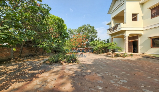 4 Bedrooms House for Rent in Siem Reap city-Svay Dangkum