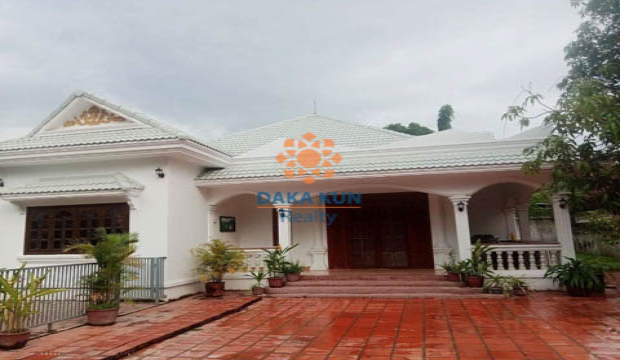 3 Bedrooms House for Rent with Swimming Pool in Svay Dangkum, Siem Reap city