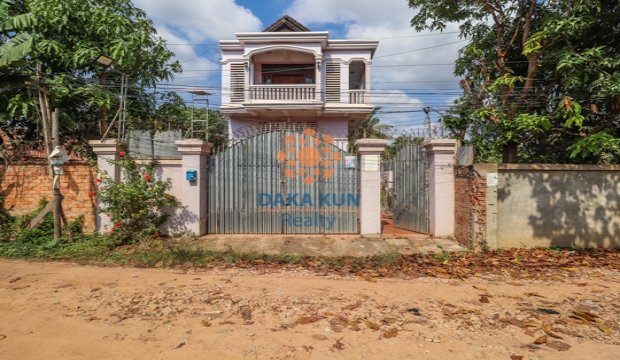 4 Bedrooms House for Rent in Siem Reap city-Svay Dangkum