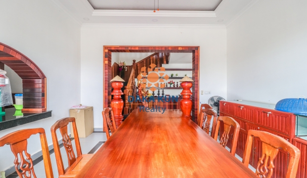 Urgent Sale, 5 Bedrooms Villa in Siem Reap-Svay Dangkum