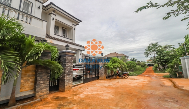 Urgent Sale, 5 Bedrooms Villa in Siem Reap-Svay Dangkum