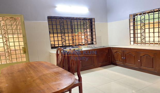 4 Bedrooms House for Rent in Krong Siem Reap-Sala Kamreuk