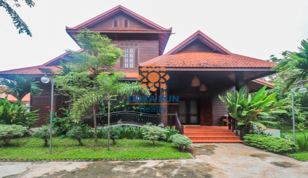 6 Bedrooms Villa for Rent with Pool Krong in Siem Reap-Sala Kamreuk