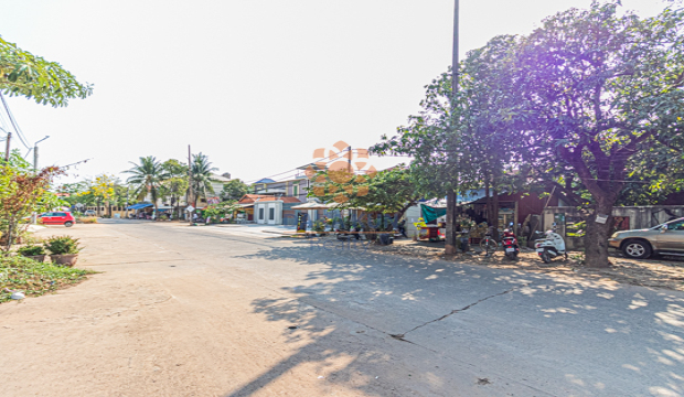 Wooden House for sale in Svay Dangkum, Siem Reap city