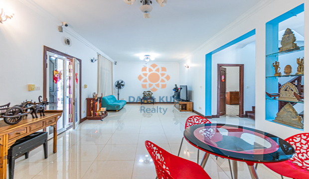 3 Bedrooms Villa for Rent in Krong Siem Reap-Svay Dangkum