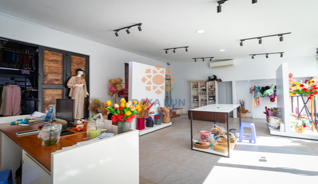 Business for Sale-Clothes and flower Shop in Krong Siem Reap-Taphul Road