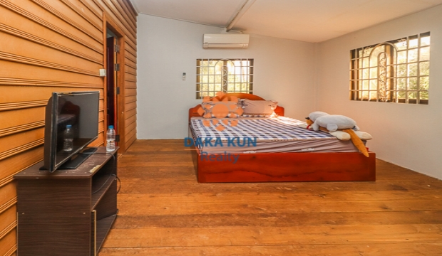 3 Bedrooms Wooden House for Rent in Siem reap-Sala kamreuk