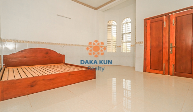 5 bedrooms House for Rent in Siem Reap