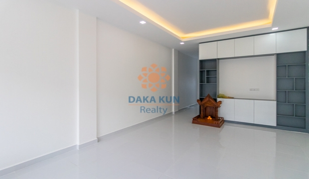 4 Bedrooms House for Rent in Siem Reap - Sala Kamreuk