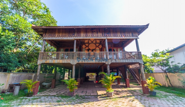 2 Bedrooms Wooden House for Rent in Siem Reap