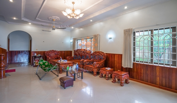 5 Bedrooms House for Rent in Siem Reap-Svay Dangkum