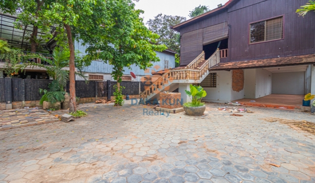 3 Bedrooms Wooden House for Rent in Siem Reap-Riverside