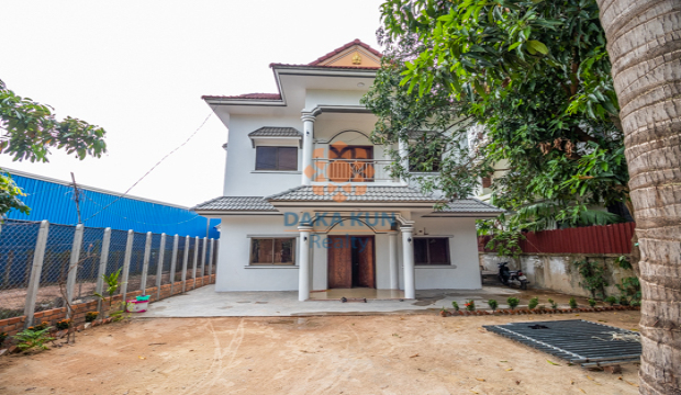 2 Bedrooms House for Rent in Krong Siem Reap-Sala Kamreuk