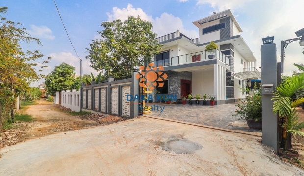 Urgent Sale, 4 Bedrooms House near Wat Bo, Siem Reap