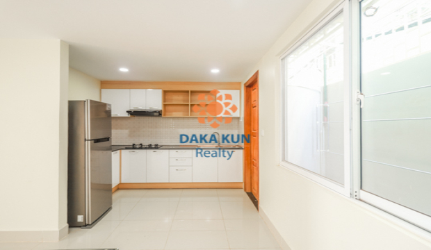 5 Bedrooms Flathouse for Rent in Krong Siem Reap-Svay Dangkum