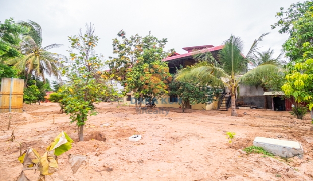 5 Bedrooms Wooden House for Rent in Siem Reap