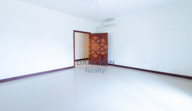 4 Bedrooms House for Rent in Krong Siem Reap-Sala Kamreuk