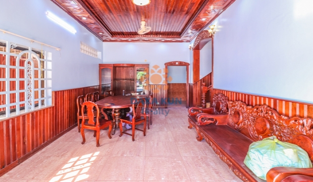 5 Bedrooms House for Rent in Siem Reap-Svay Dangkum