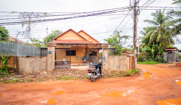 House for Sale in Krong Siem Reap-200m from Riverside