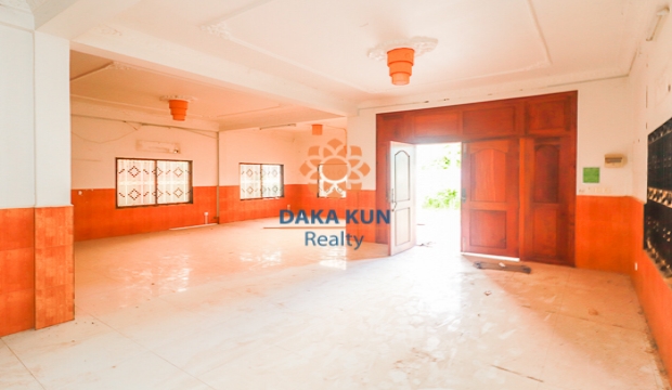 6 Bedrooms House for Rent near Riverside in Siem Reap