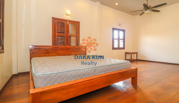 3 Bedrooms Wooden House for Rent in Siem Reap-Sala Kamreuk