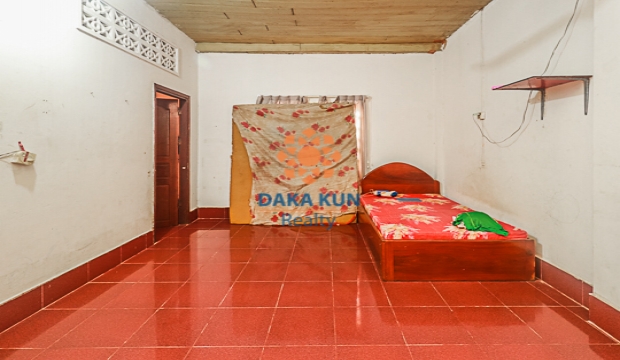 4 Bedrooms Wooden House for Rent in Sla Kram, Siem Reap