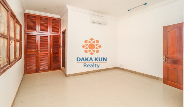 5 Bedrooms House for Rent in Siem Reap-Svay Dangkum