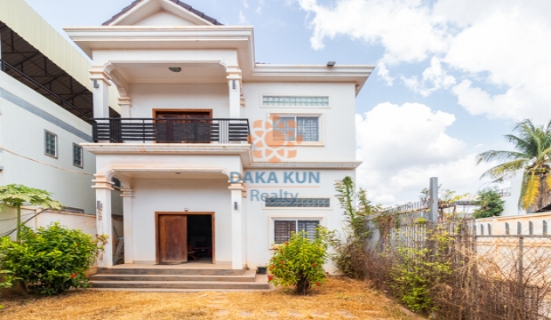 4 Bedrooms House for Rent in Siem Reap city-Svay Dangkum