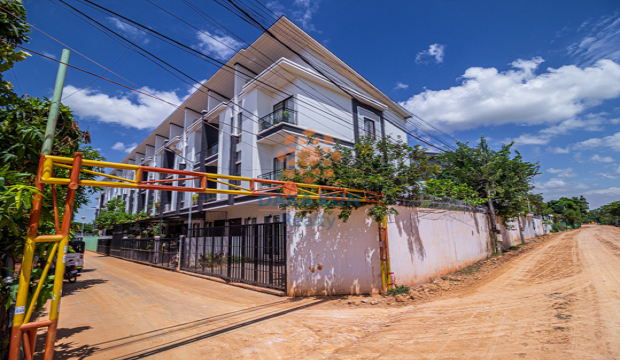 4 Bedrooms House for Rent in Krong Siem Reap-Sala Kamreuk