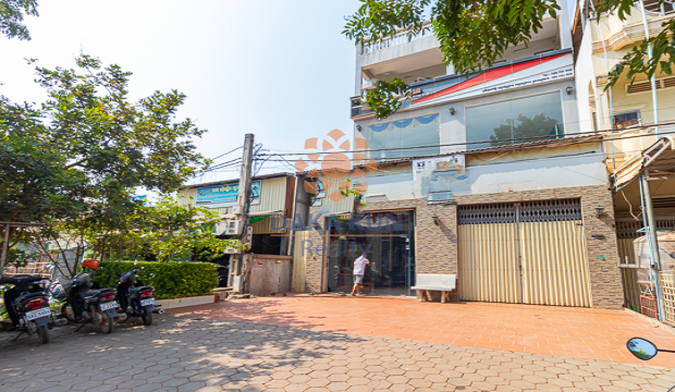 ​Building for Sale in Siem Reap City-National road 6