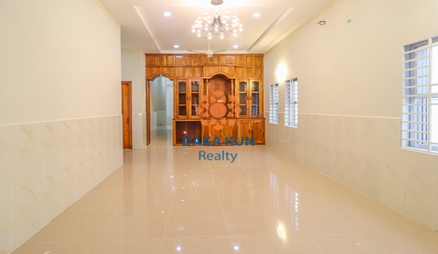 3 Bedrooms House for Rent in Svay Dangkum, Siem Reap