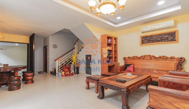 3 Bedrooms House for rent in Svay Dangkum-Siem Reap City