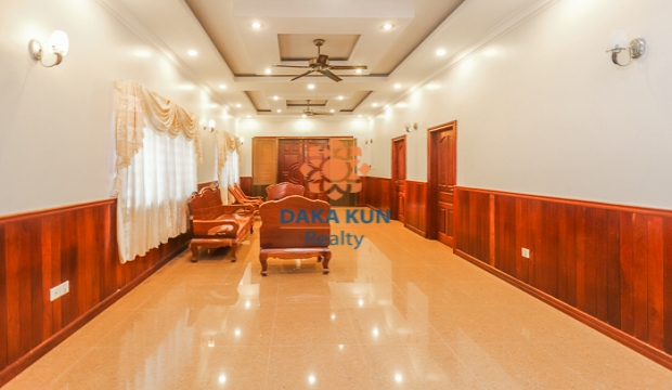 5 Bedrooms House for Rent in Siem Reap-Svay Dangkum