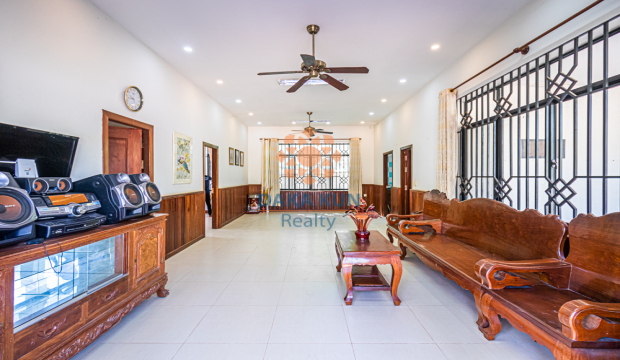 2 Bedrooms House for Rent in Krong Siem Reap-Svay Dangkum