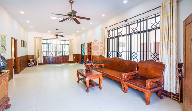 2 Bedrooms House for Rent in Krong Siem Reap-Svay Dangkum