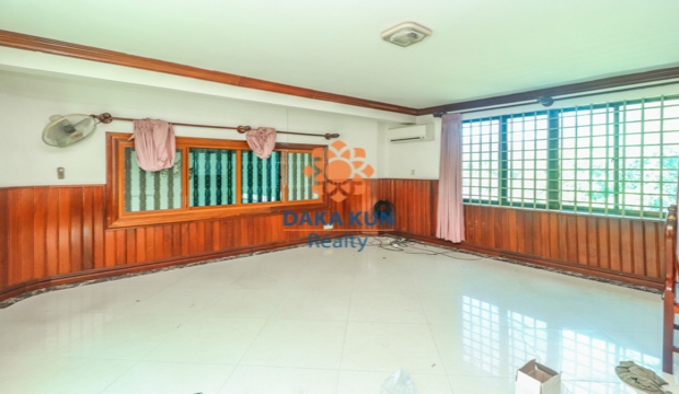 5 Bedrooms House for Rent in Siem Reap-Svay Dangkum