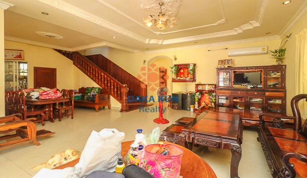 Urgent Sale, 4 Bedrooms House in Siem Reap-Sala Kamreuk