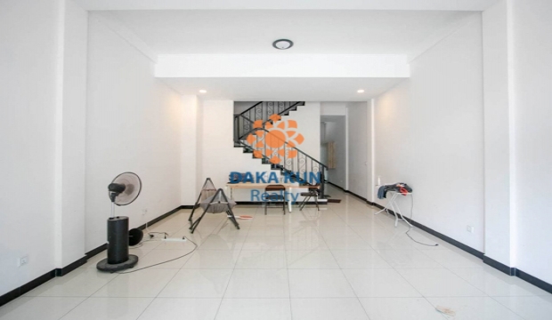 Flat House for Sale in Siem Reap city-Makro Supermarket