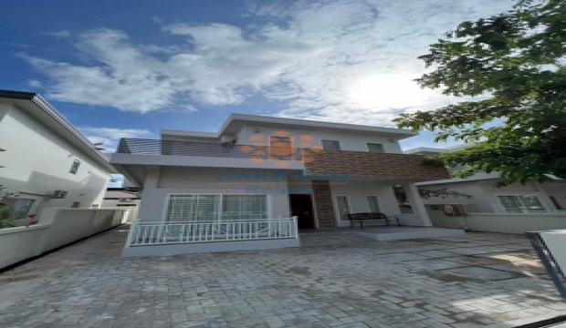 4 Bedrooms Villa for Rent in Siem Reap