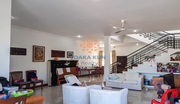 5 Bedrooms Villa for Rent with Swimming Pool in Siem Reap