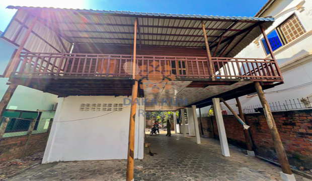 Wooden House for Sale in Krong Siem Reap-Sala Kamreuk