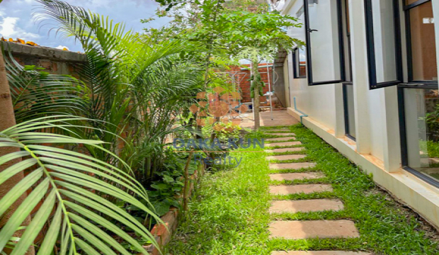 2 Bedrooms House For Sale in Khnar-Krong Siem Reap