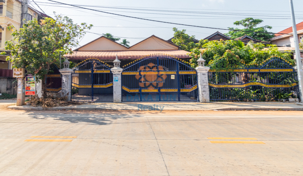 5 Bedrooms Shophouse for Rent in Krong Siem Reap-Svay Dangkum