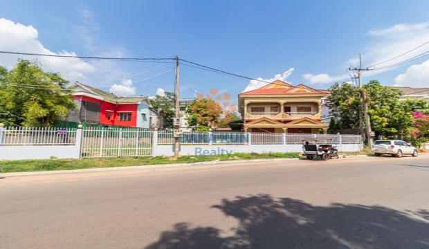 Urgent Sale Land and House near Sala Kamreuk-Siem Reap