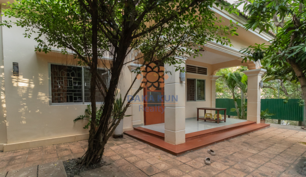 3 Bedrooms House For Rent In Siem Reap City-Sala Kamreuk